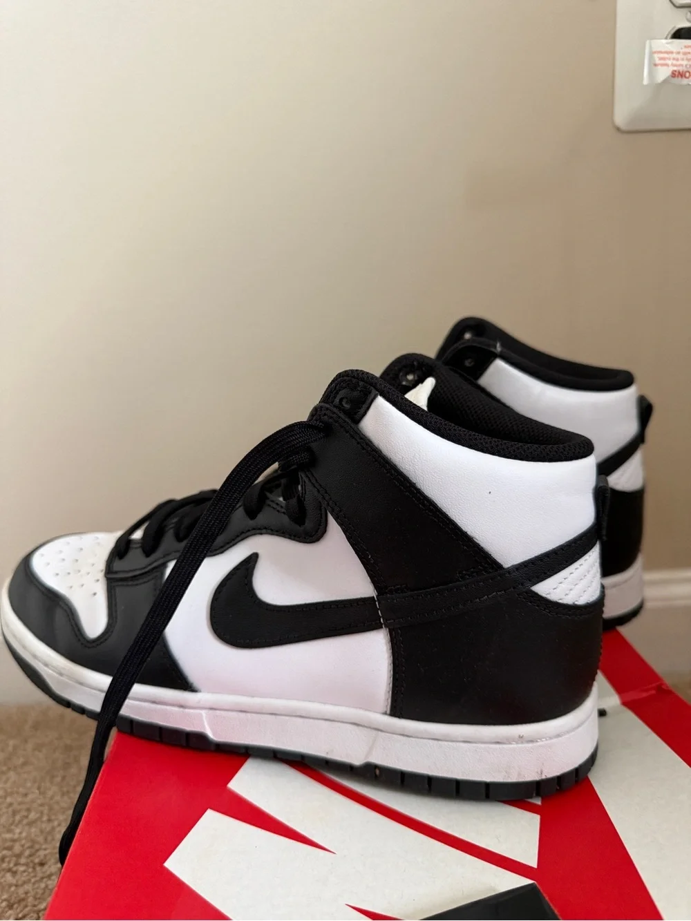 Dunk High 'White Black' – Size US 7 M or 8.5 W